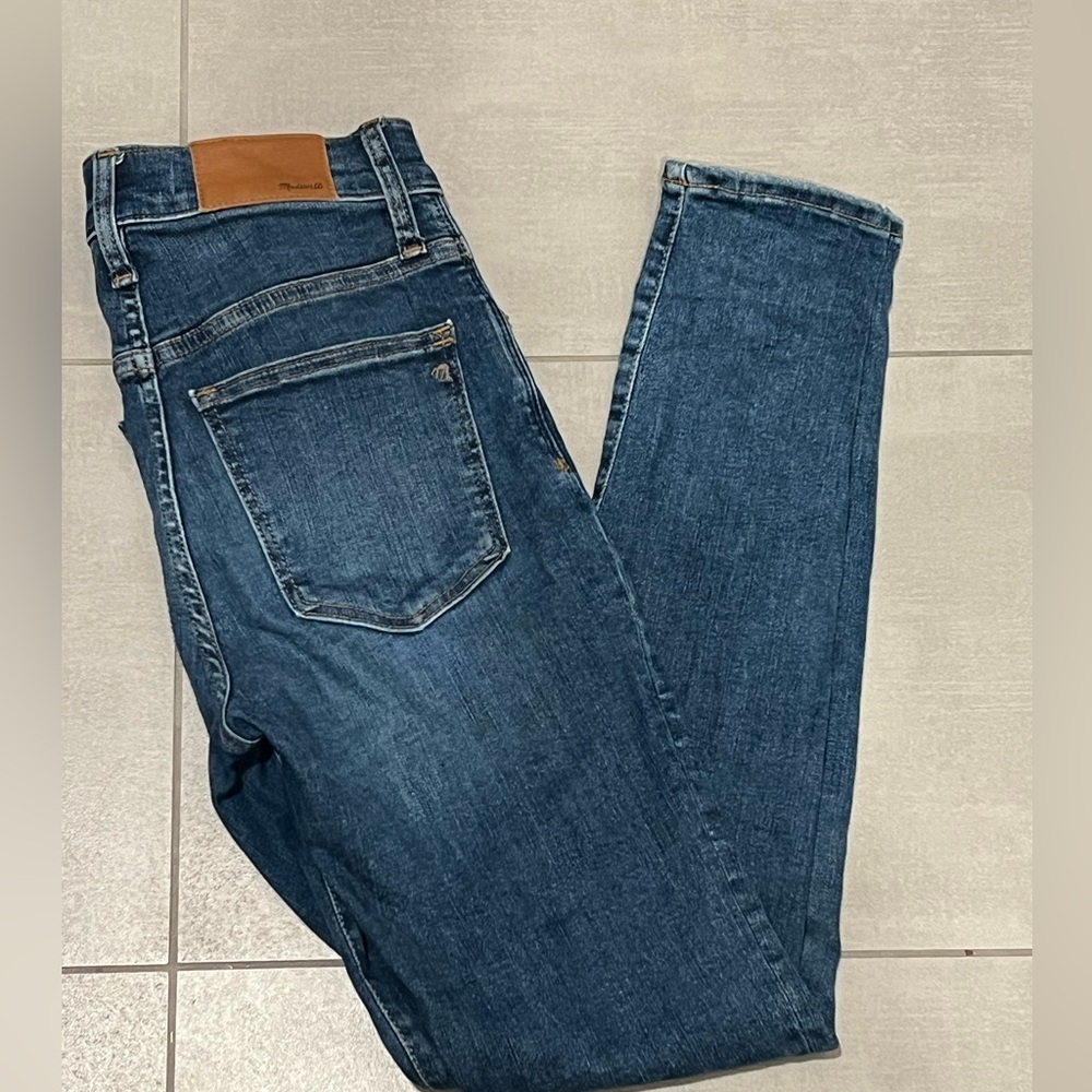 Madewell 9 in Mid-Rise Skinny 27 inseam. Size 24